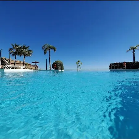 Luxury In Benahavis With Amazing Views Естепона