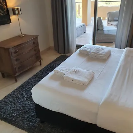 Luxury In Benahavis With Amazing Views Apartamento