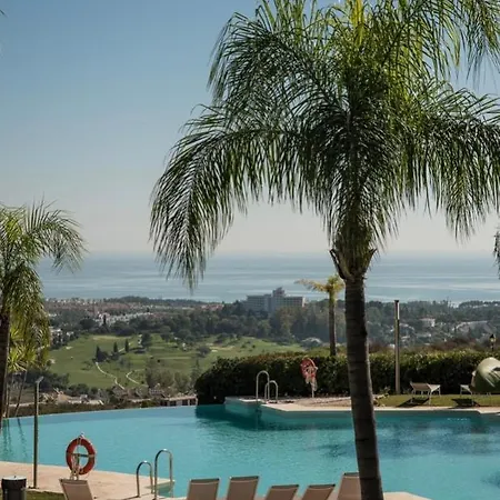 Luxury In Benahavis With Amazing Views アパート エステポナ