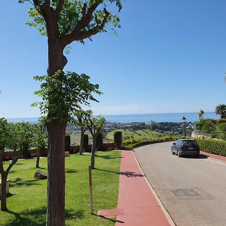 Luxury In Benahavis With Amazing Views アパート エステポナ