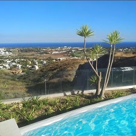 Luxury In Benahavis With Amazing Views エステポナ