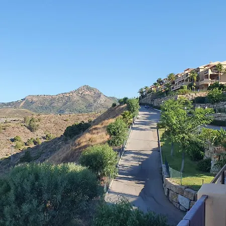 アパート Luxury In Benahavis With Amazing Views