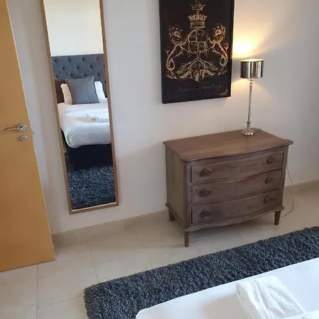 Luxury In Benahavis With Amazing Views アパート エステポナ
