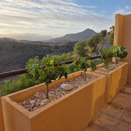 Luxury In Benahavis With Amazing Views Apartamento