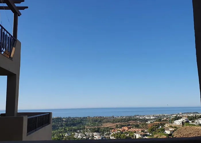 Luxury In Benahavis With Amazing Views *